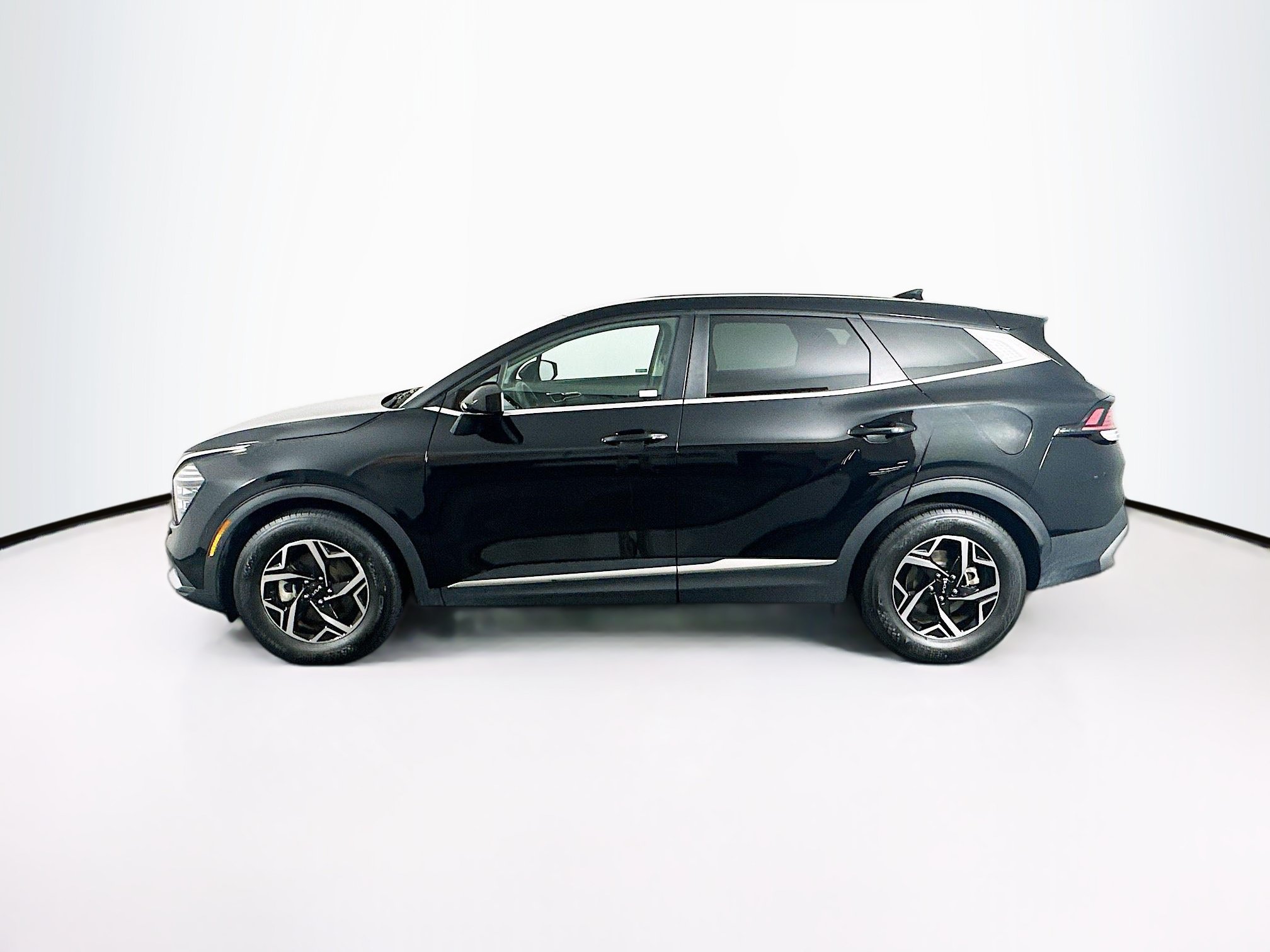 Used 2025 Kia Sportage LX FWD image 4