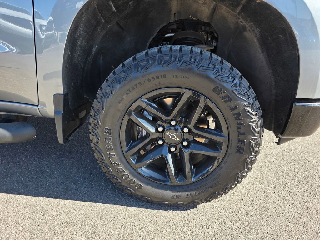 Used 2024 Chevrolet Silverado 1500 Custom Trail Boss w/ LPO, Dark Essentials Package AWD/4WD image 5