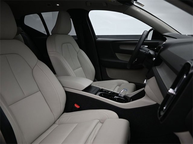 Used 2024 Volvo XC40 B5 Plus w/ Climate Package image 36