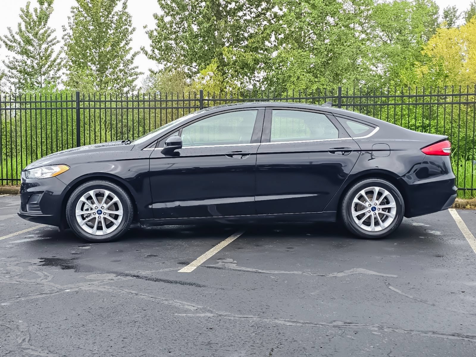 Used 2020 Ford Fusion SE FWD image 8