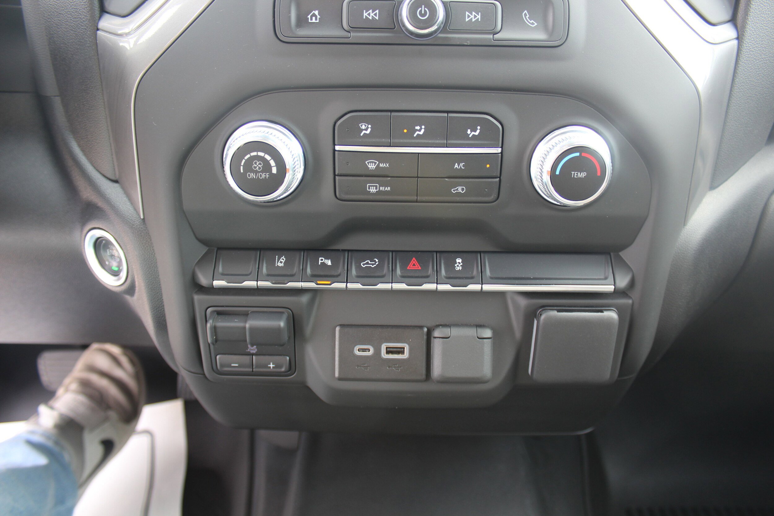 Used 2025 GMC Sierra 2500 Pro w/ 1SA Pro Safety Plus Package image 13