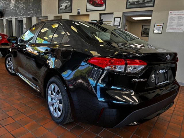 Used 2021 Toyota Corolla LE FWD image 7