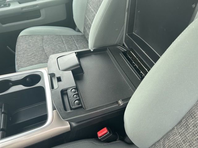 Used 2017 RAM 1500 Classic SLT w/ SLT Plus D￩cor Group AWD/4WD image 27