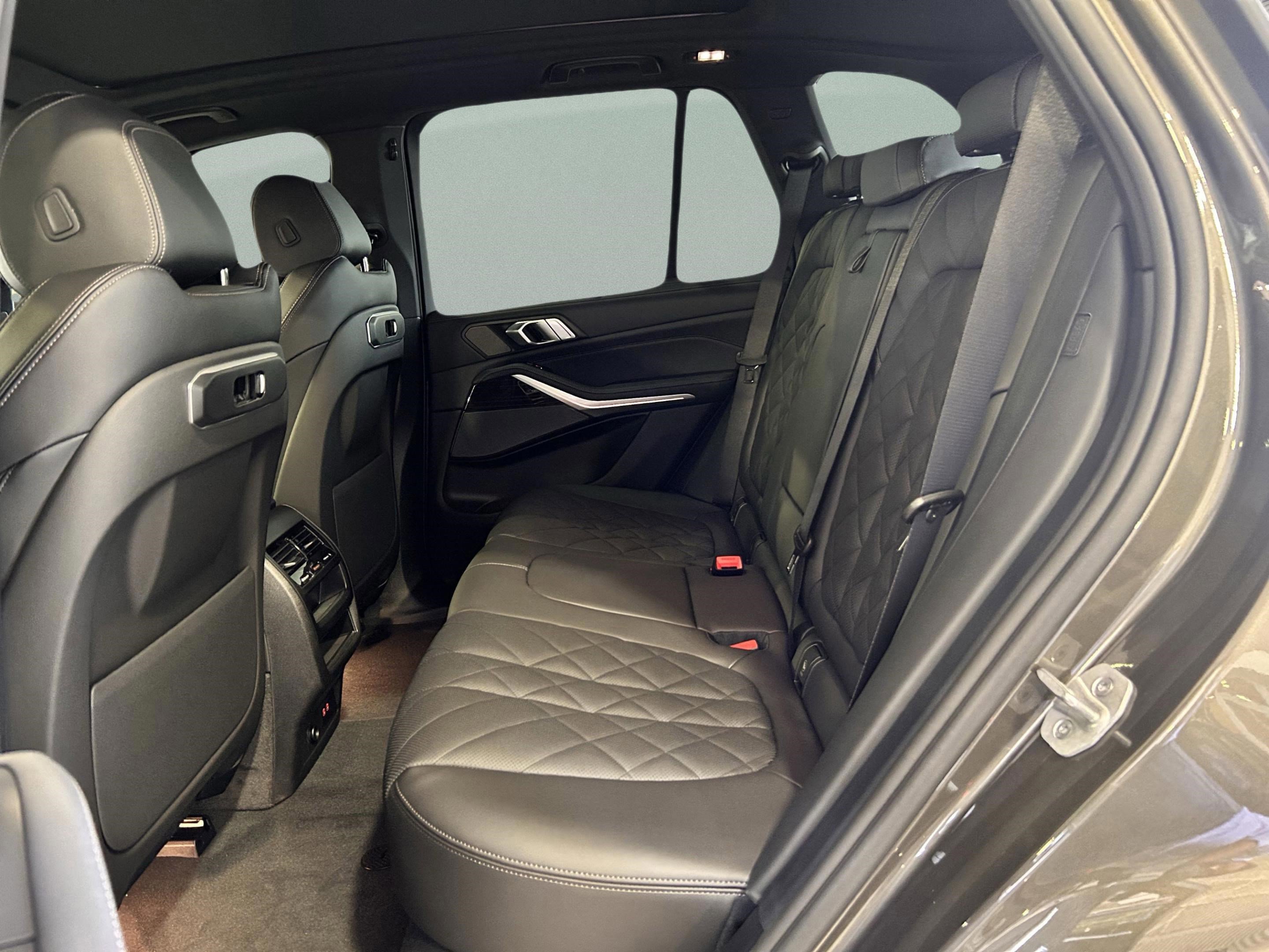 Used 2026 BMW X5 xDrive40i w/ M Sport Package image 26