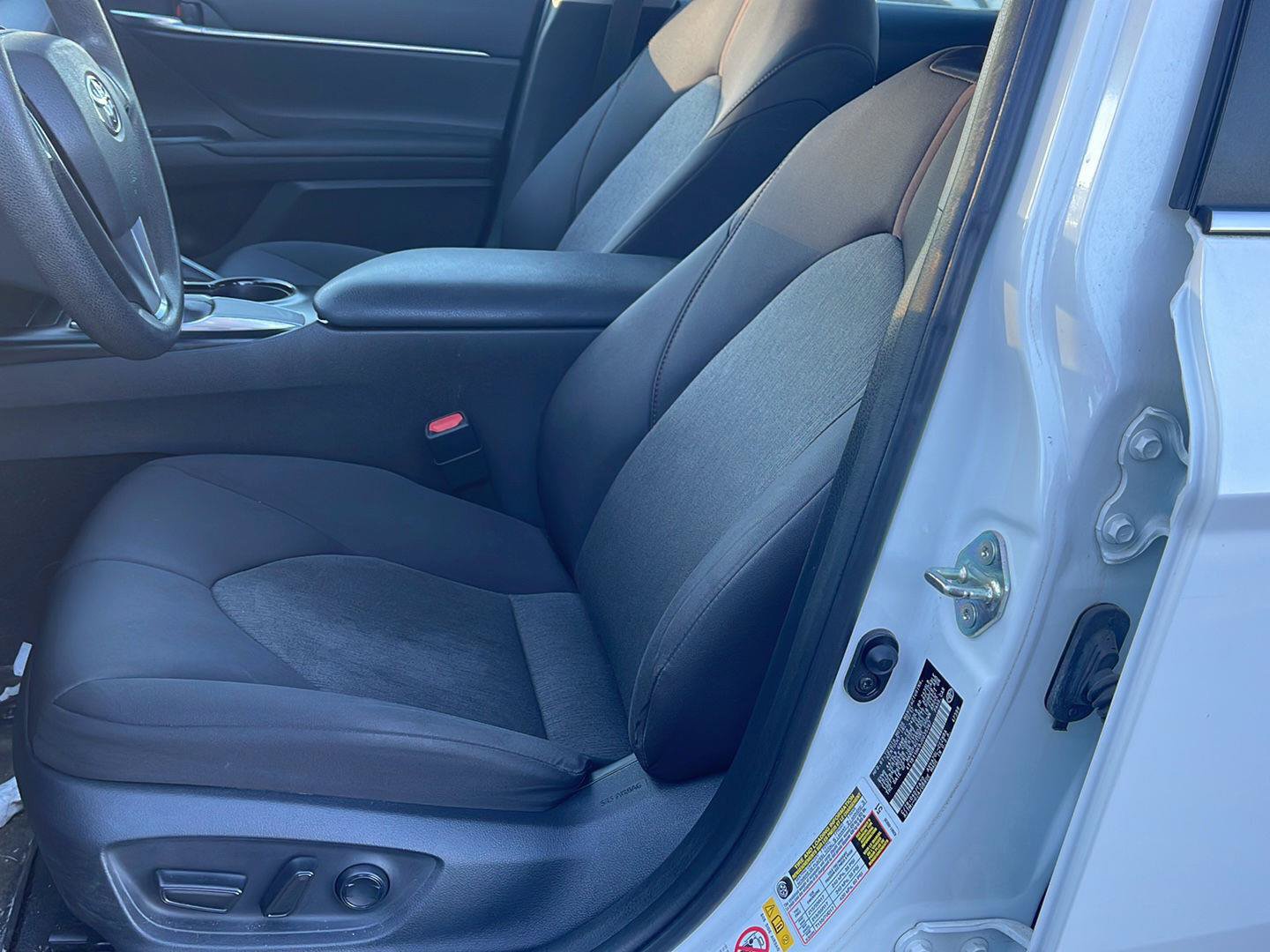 Used 2018 Toyota Camry LE FWD image 8