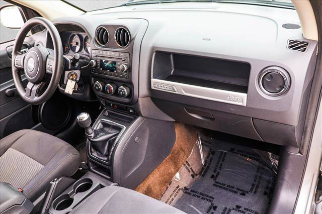 Used 2016 Jeep Compass Sport FWD image 23