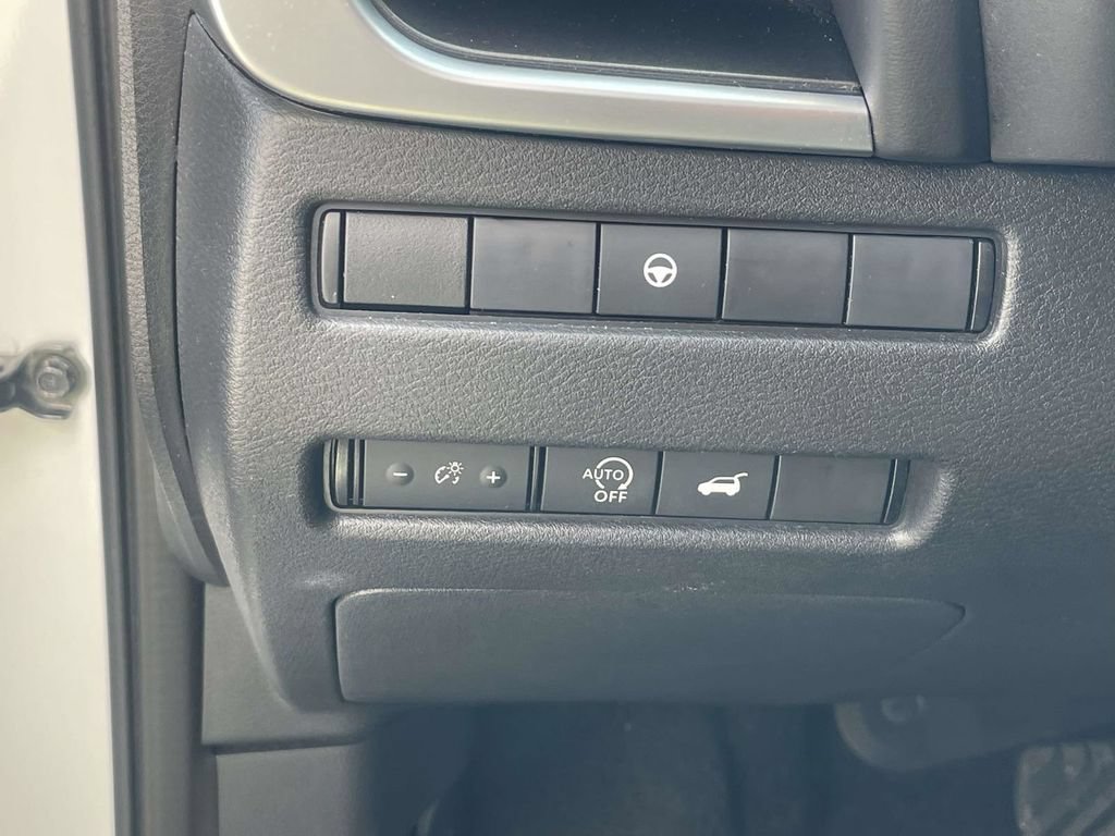 Used 2025 Nissan Rogue SV FWD image 21