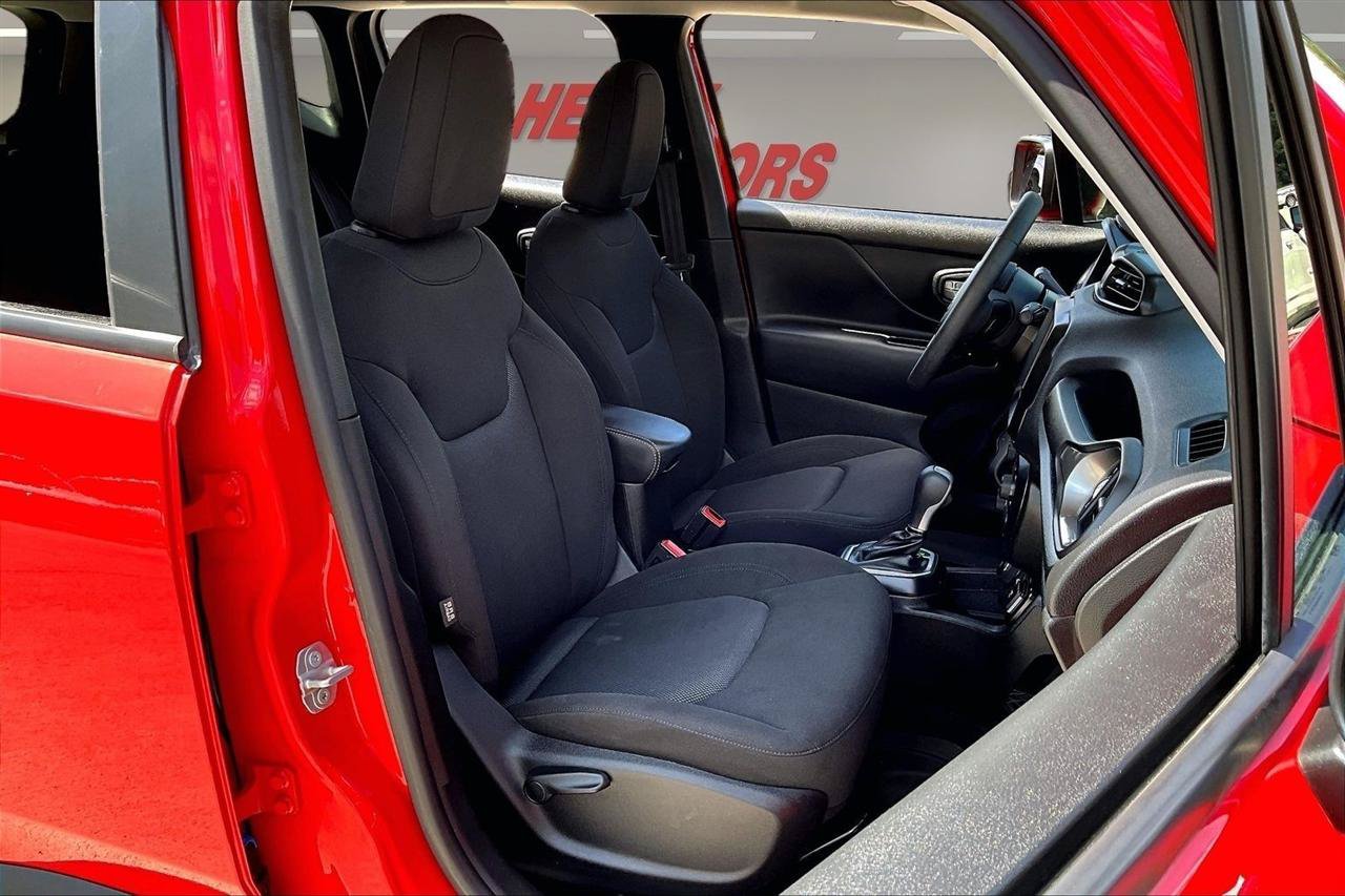 Used 2023 Jeep Renegade Latitude AWD/4WD image 29