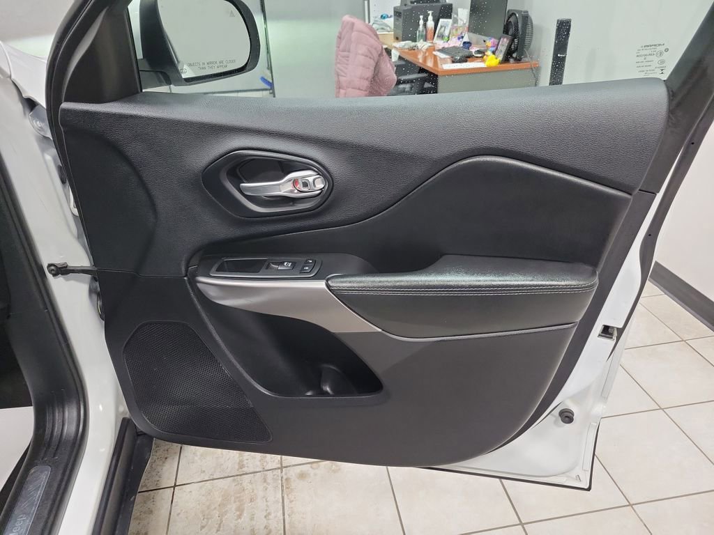 Used 2019 Jeep Cherokee Limited image 22