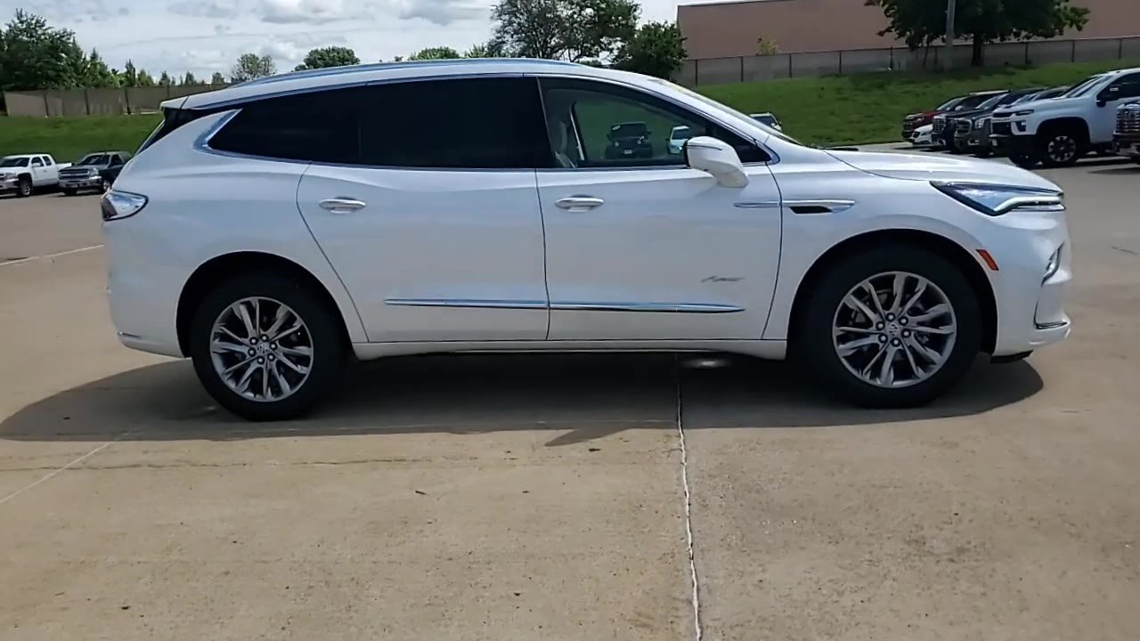 Used 2023 Buick Enclave Avenir w/ Avenir Technology Package AWD/4WD image 9