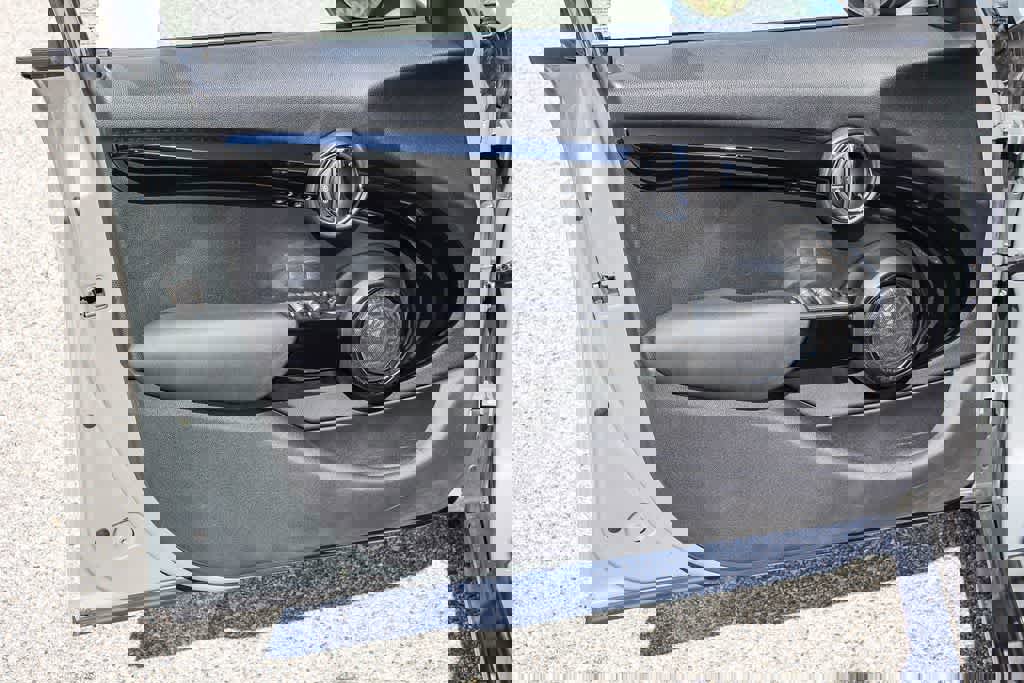 Used 2019 MINI Cooper 4-Door Hardtop w/ Premium Package image 18