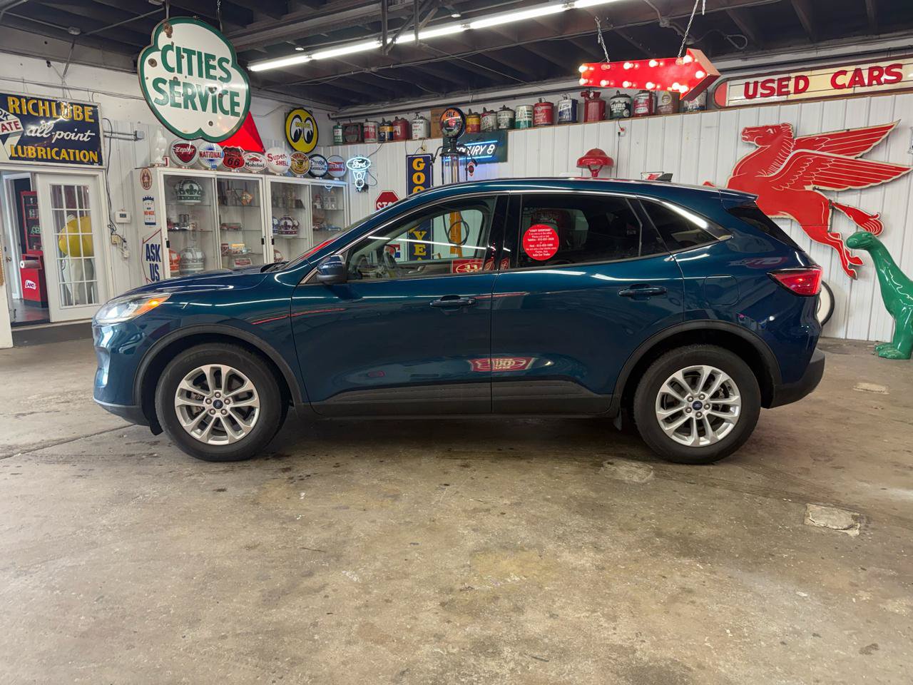 Used 2020 Ford Escape SE FWD image 2