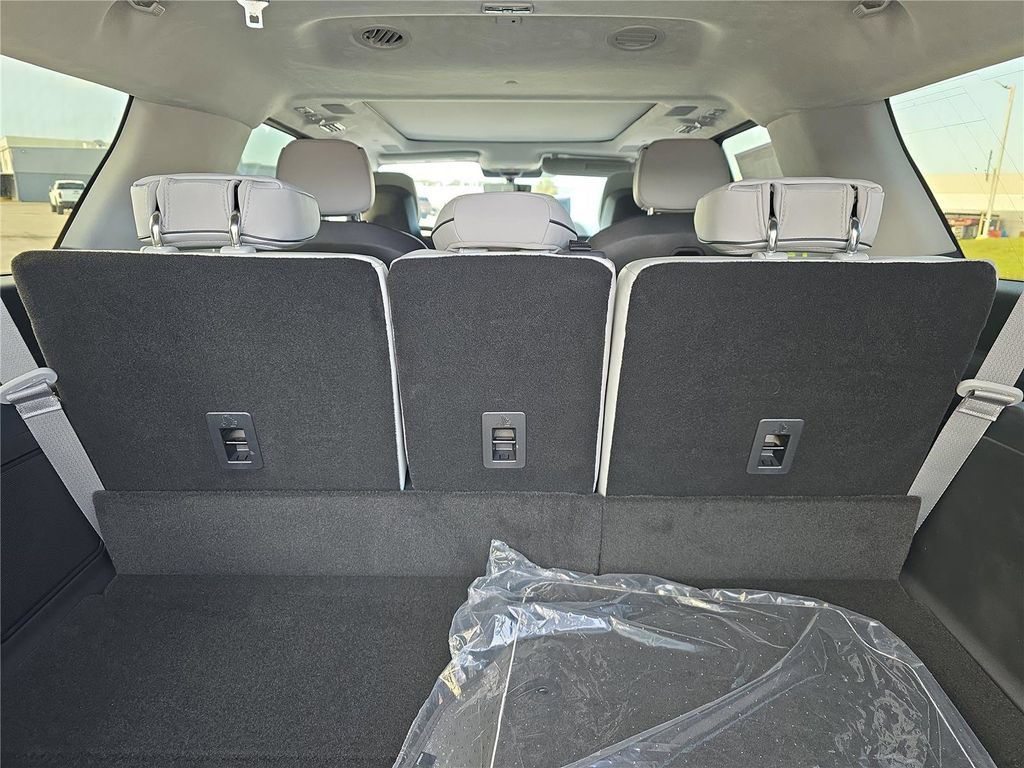 New 2026 Lincoln Navigator L Black Label AWD/4WD image 11