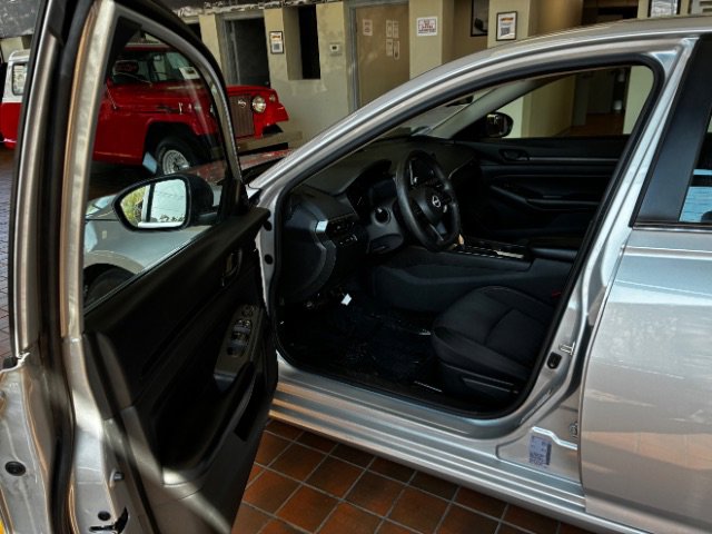 Used 2024 Nissan Altima 2.5 S FWD image 15