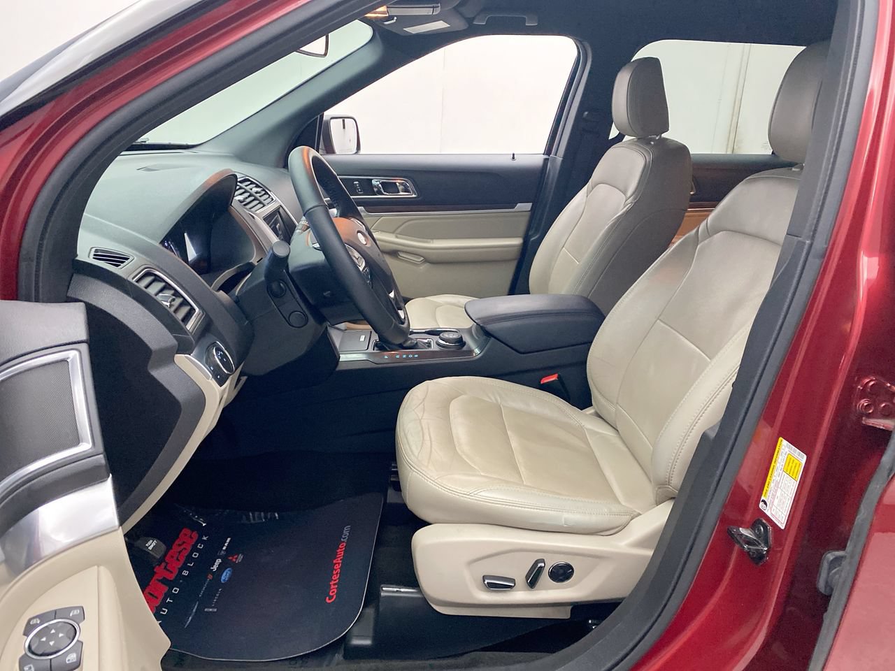 Used 2018 Ford Explorer Limited w/ Equipment Group 301A AWD/4WD image 14