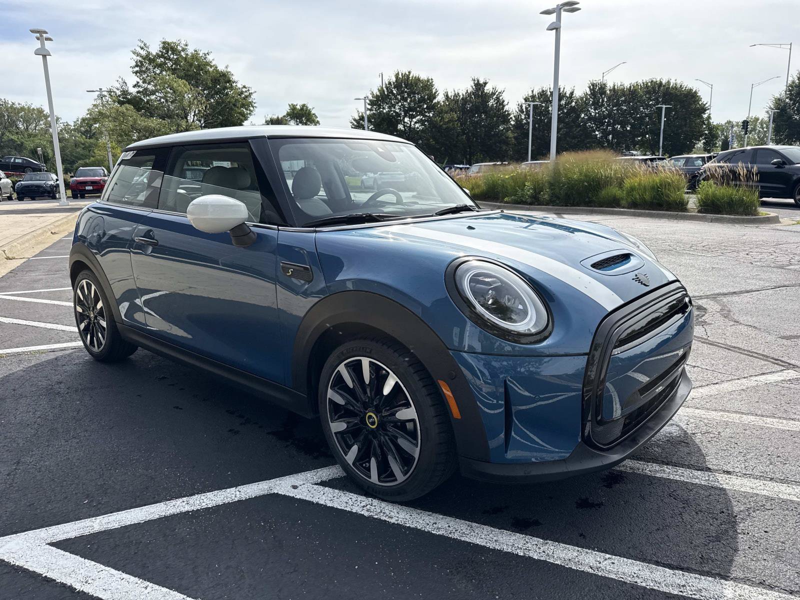 Used 2024 MINI Cooper SE FWD image 4