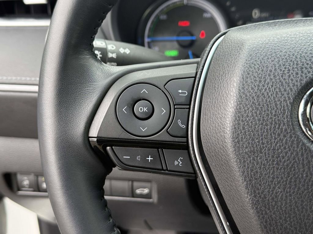 Used 2022 Toyota Venza XLE image 25