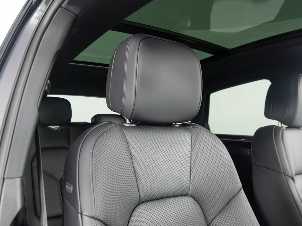 New 2026 Porsche Macan AWD/4WD image 37