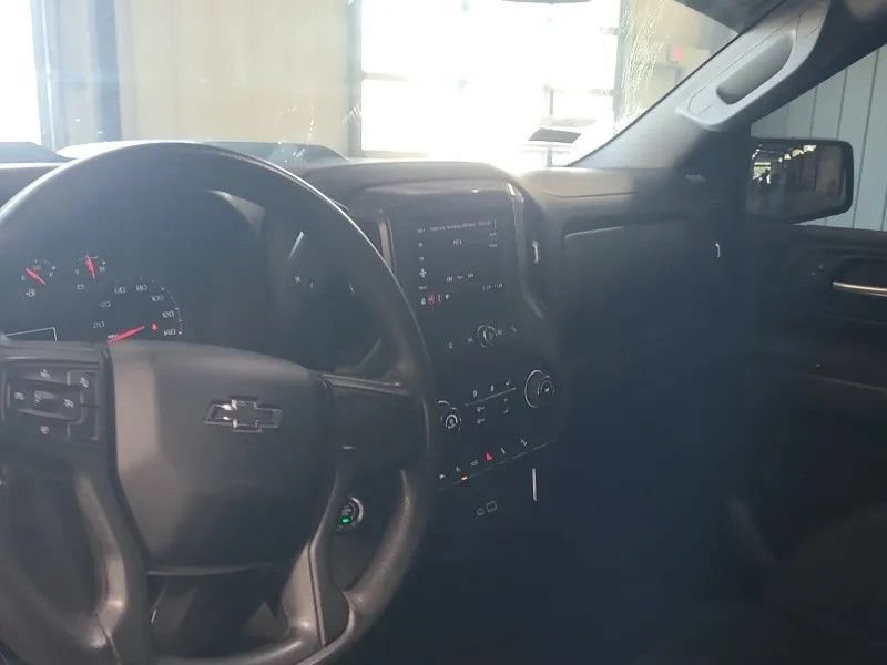 Used 2022 Chevrolet Silverado 1500 Custom Trail Boss AWD/4WD image 2