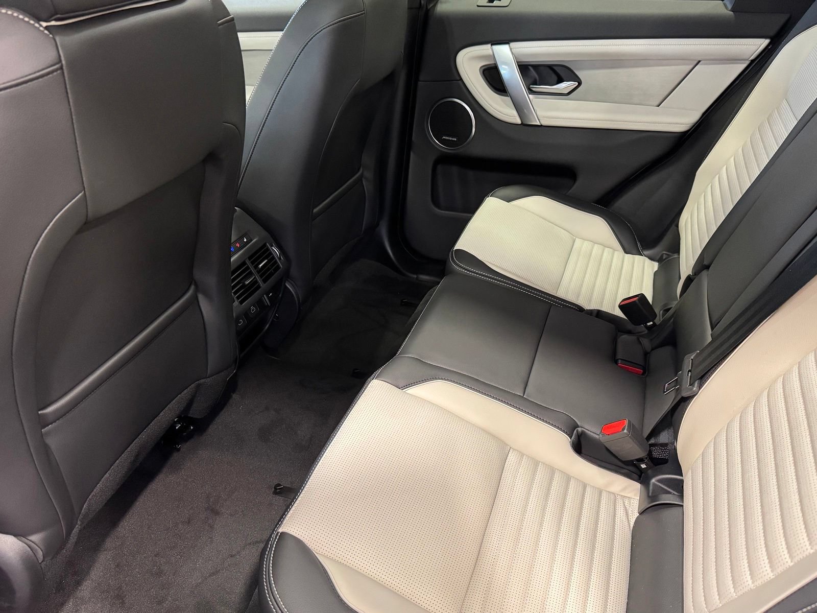 New 2026 Land Rover Discovery Sport Landmark AWD/4WD image 36