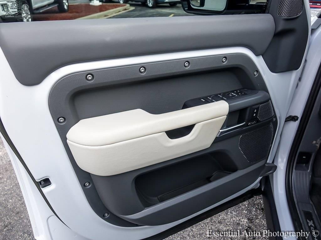 Used 2023 Land Rover Defender 110 X-Dynamic SE image 23