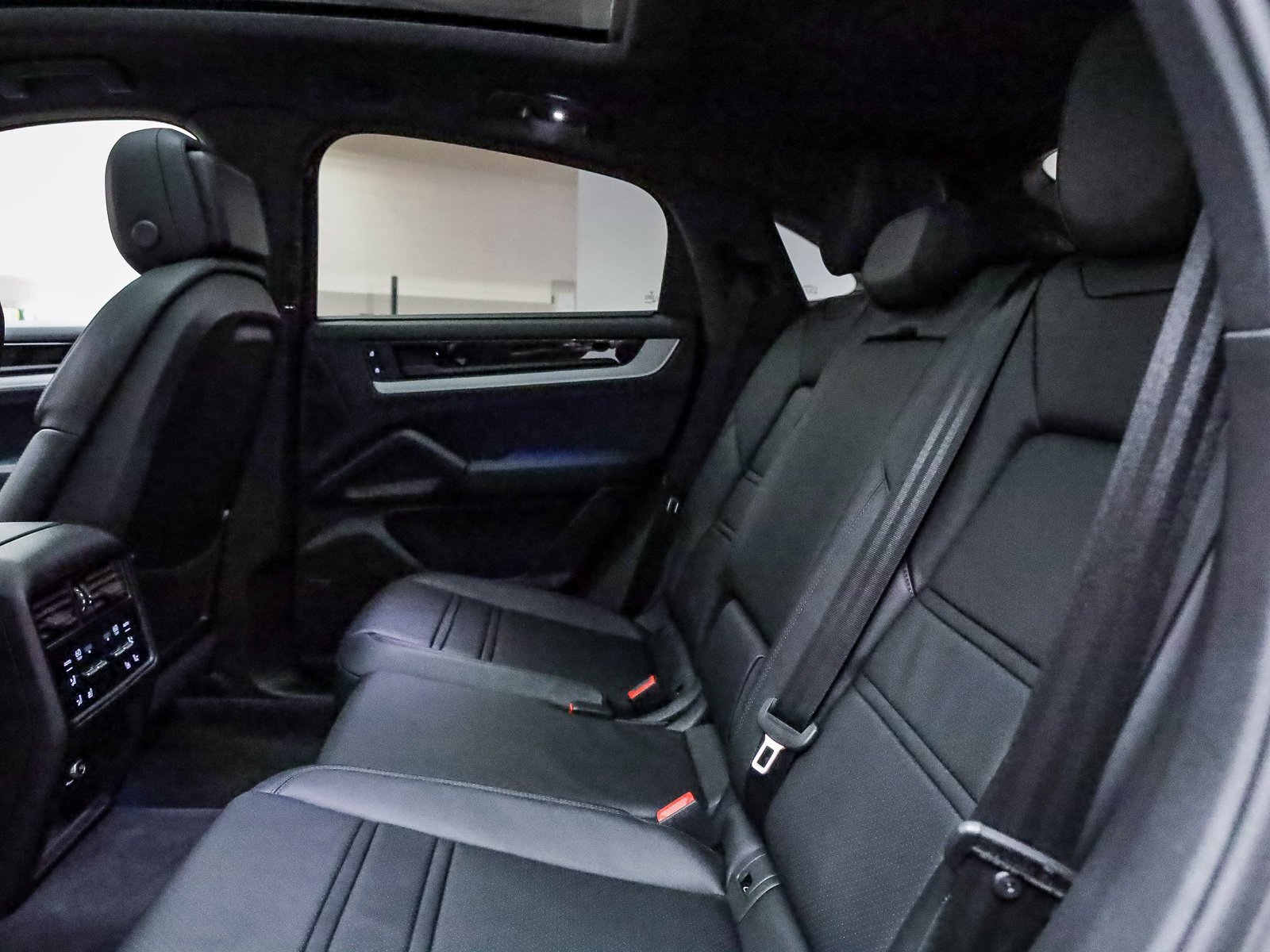 Certified 2025 Porsche Cayenne S image 24