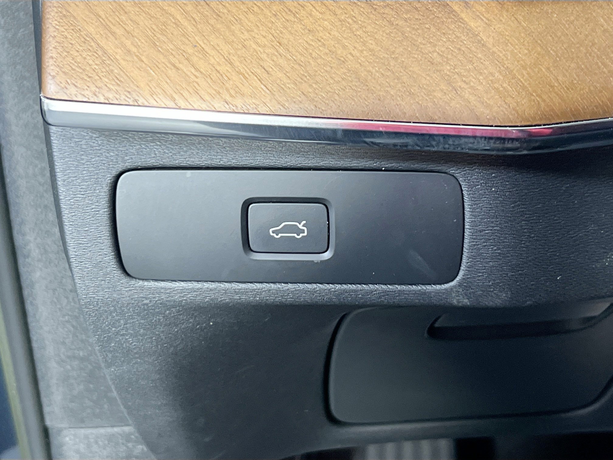 Used 2023 Volvo XC90 B6 Plus w/ Protection Package Premier image 10