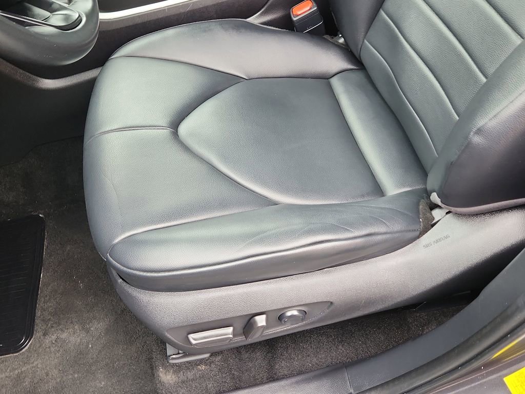 Used 2024 Toyota Highlander XLE image 7