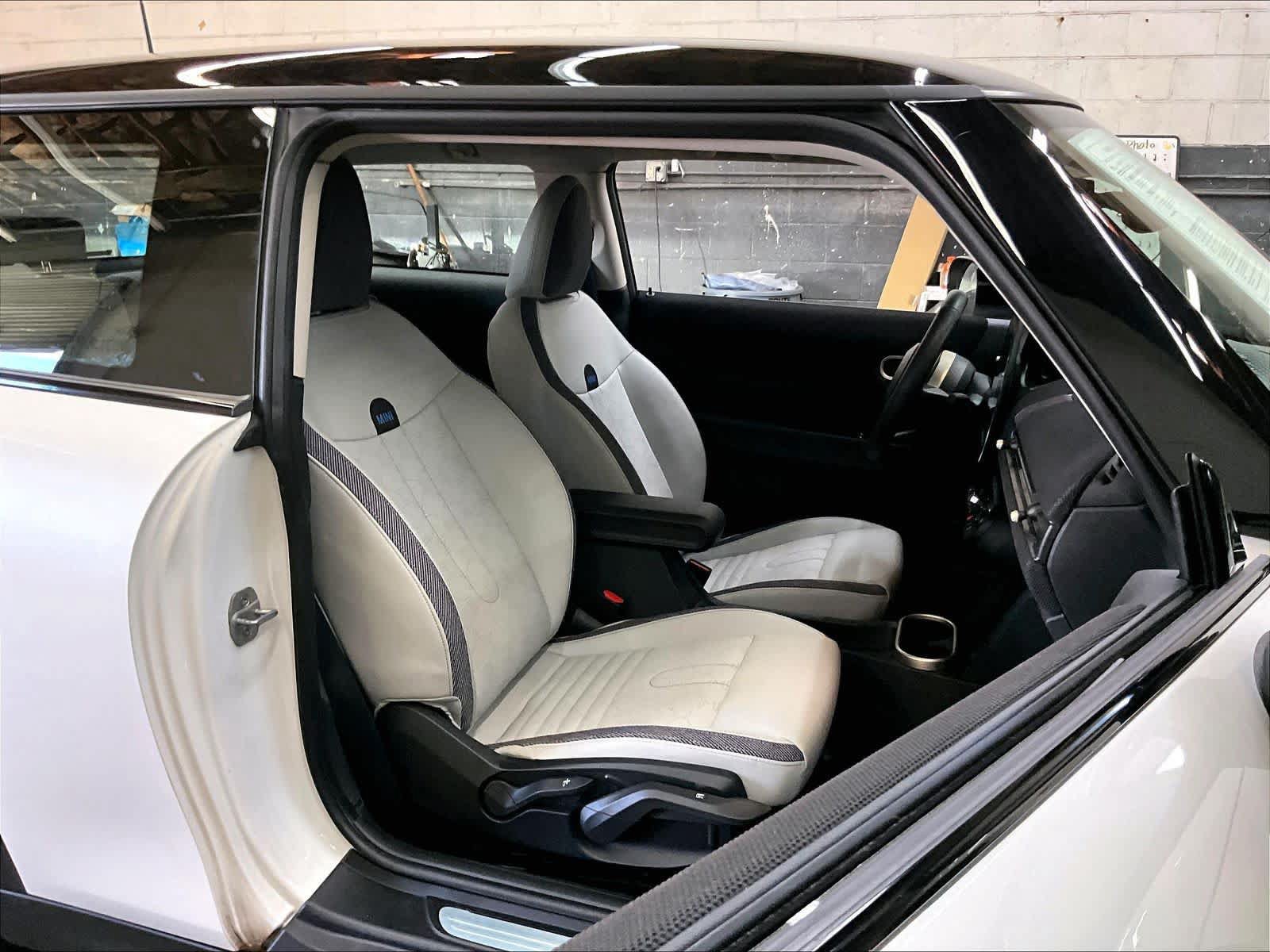 Used 2025 MINI Cooper 2-Door Hardtop FWD image 11