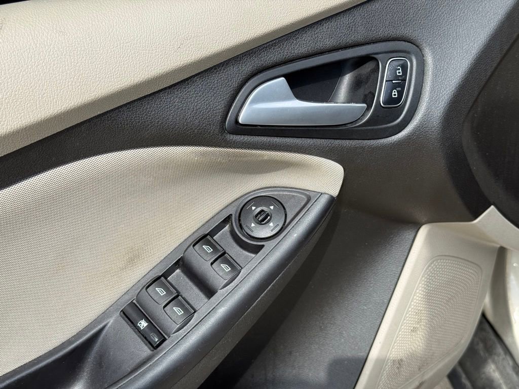 Used 2015 Ford Focus SE image 10