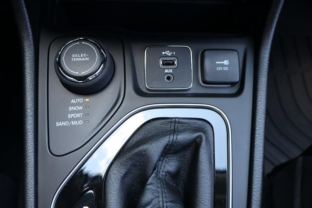 Used 2023 Jeep Cherokee Altitude Lux AWD/4WD image 23