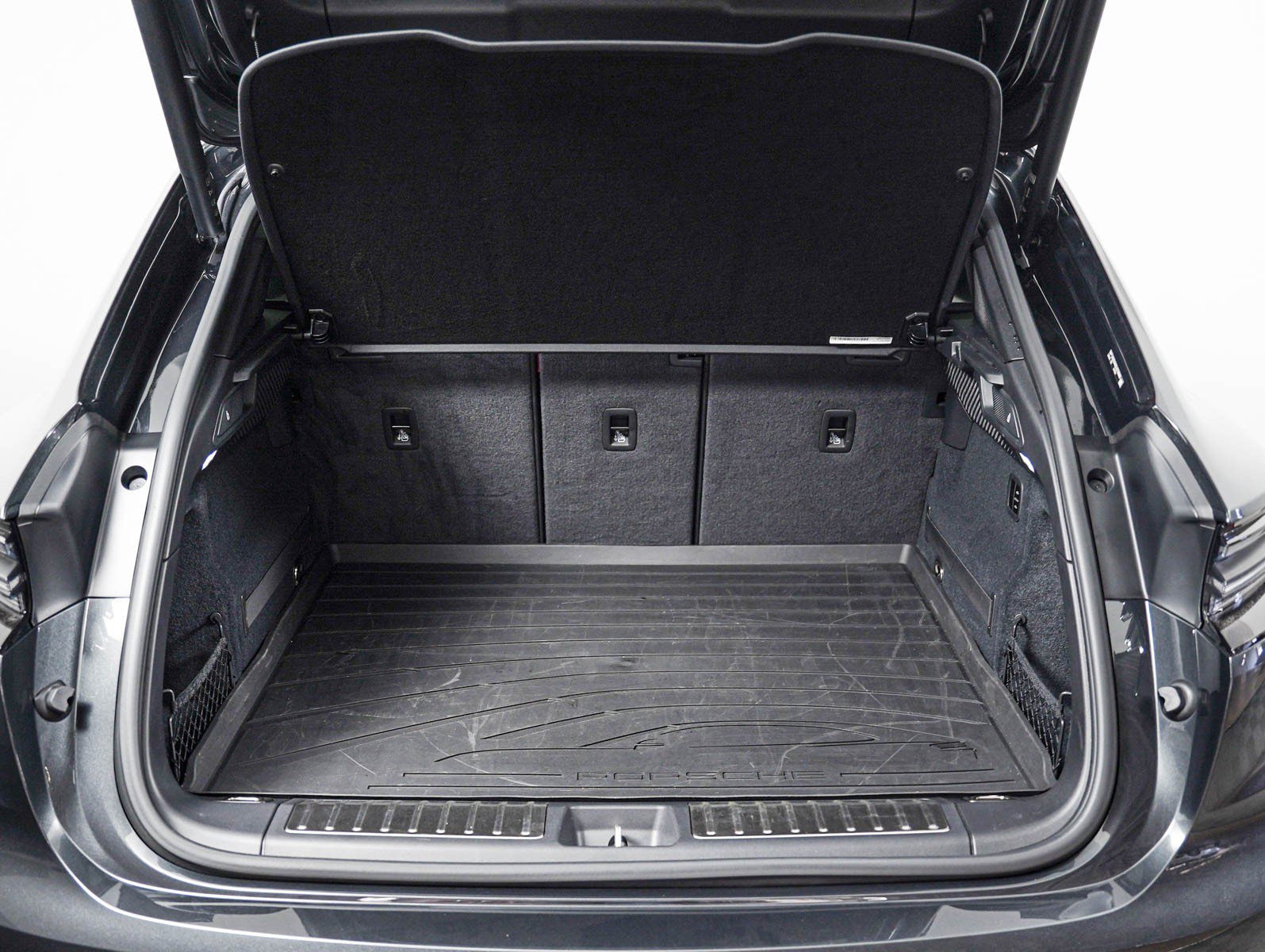 Certified 2025 Porsche Macan Electric w/ Premium Package RWD image 23