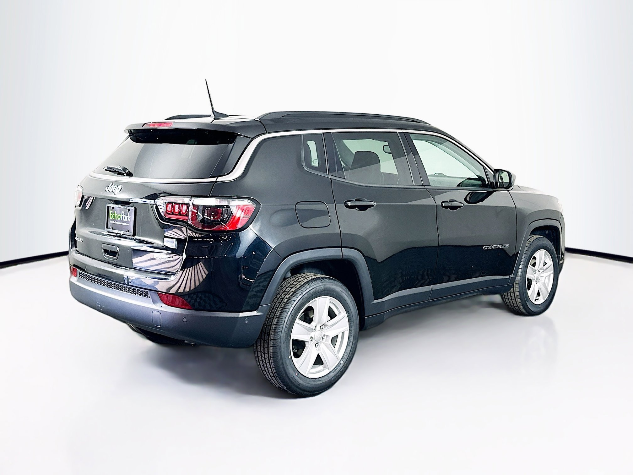 Used 2022 Jeep Compass Latitude w/ Sun and Sound Group image 9