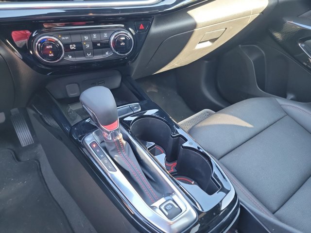 Used 2024 Chevrolet Trax RS w/ Sunroof Package FWD image 12