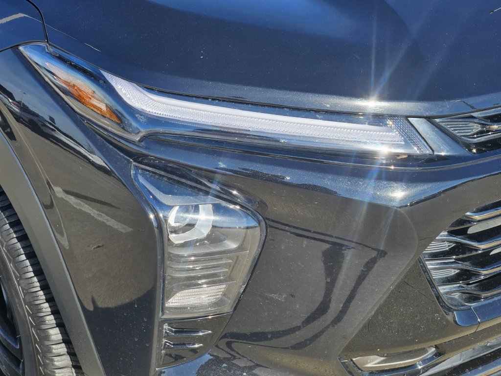 Used 2025 Chevrolet Trax ACTIV w/ Sunroof Package FWD image 9
