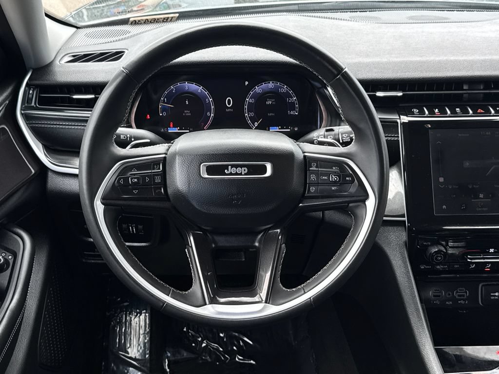 Used 2023 Jeep Grand Cherokee Laredo AWD/4WD image 13