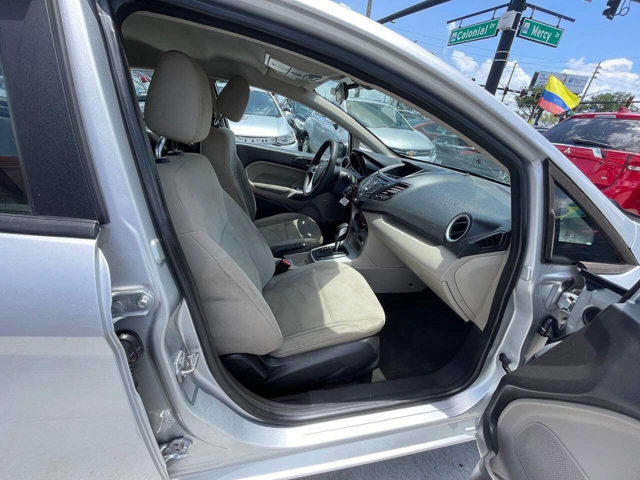 Used 2019 Ford Fiesta SE FWD image 12