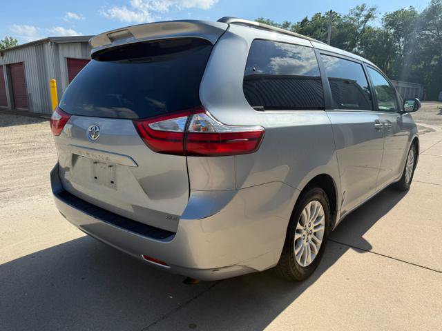 Used 2015 Toyota Sienna XLE FWD image 8