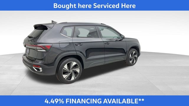Used 2025 Volkswagen Taos SE image 2