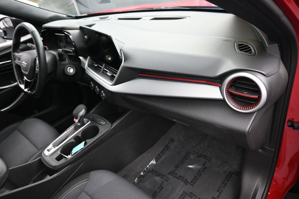 Used 2026 Chevrolet Trax RS FWD image 39