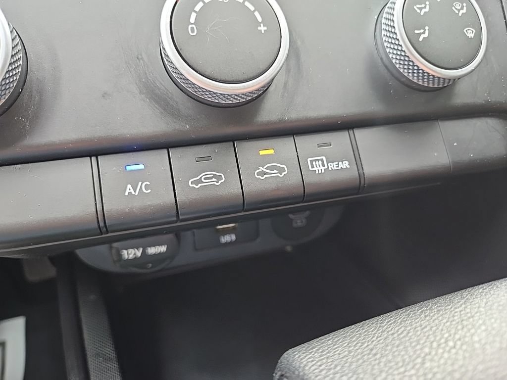 Used 2025 Hyundai Elantra SE FWD image 51