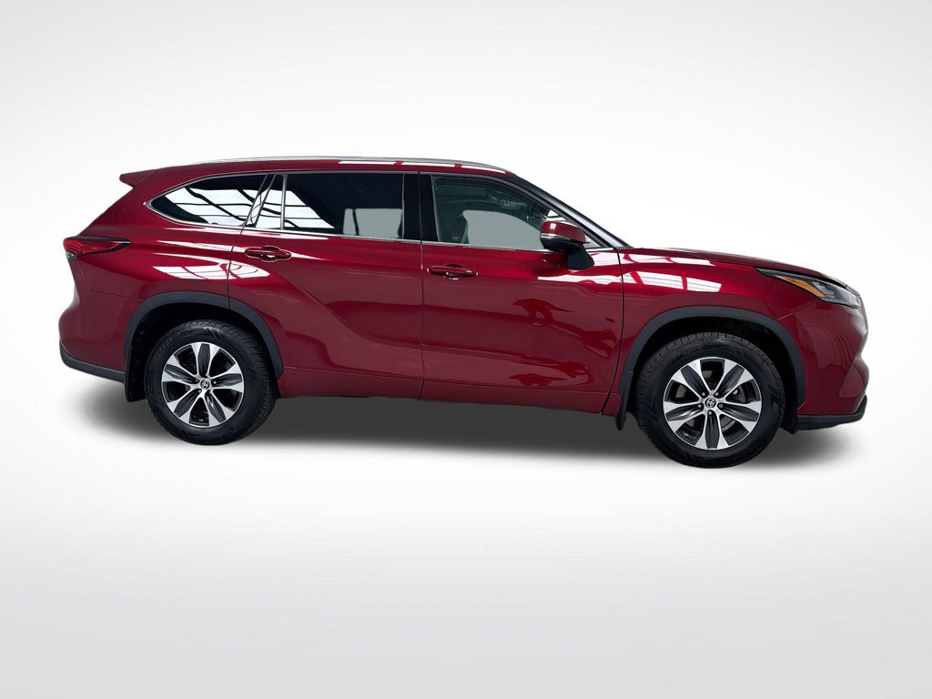 Used 2020 Toyota Highlander XLE AWD/4WD image 10