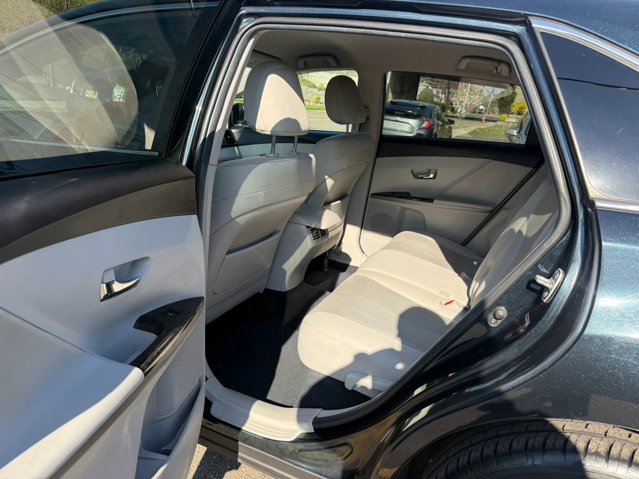 Used 2015 Toyota Venza LE AWD/4WD image 28
