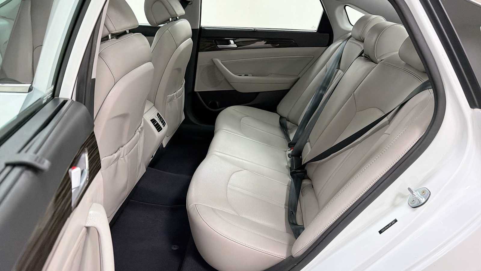 Used 2015 Hyundai Sonata Limited w/ Option Group 06 FWD image 25