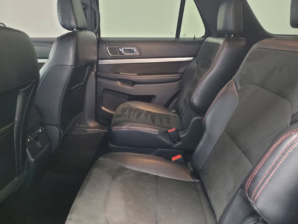 Used 2019 Ford Explorer XLT w/ Equipment Group 202A FWD image 18