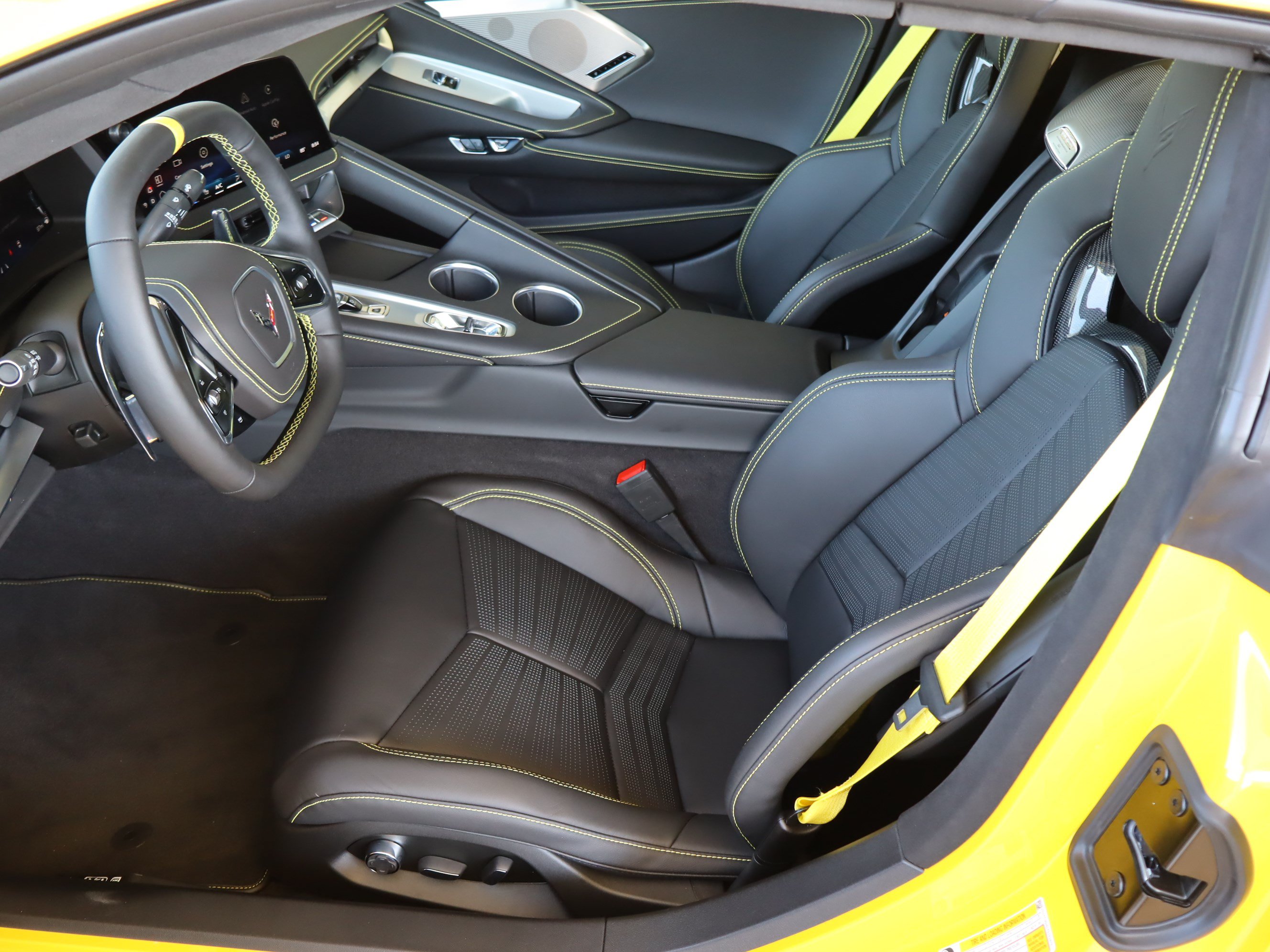 Used 2026 Chevrolet Corvette Stingray Premium Conv w/ Z51 Performance Package RWD image 13