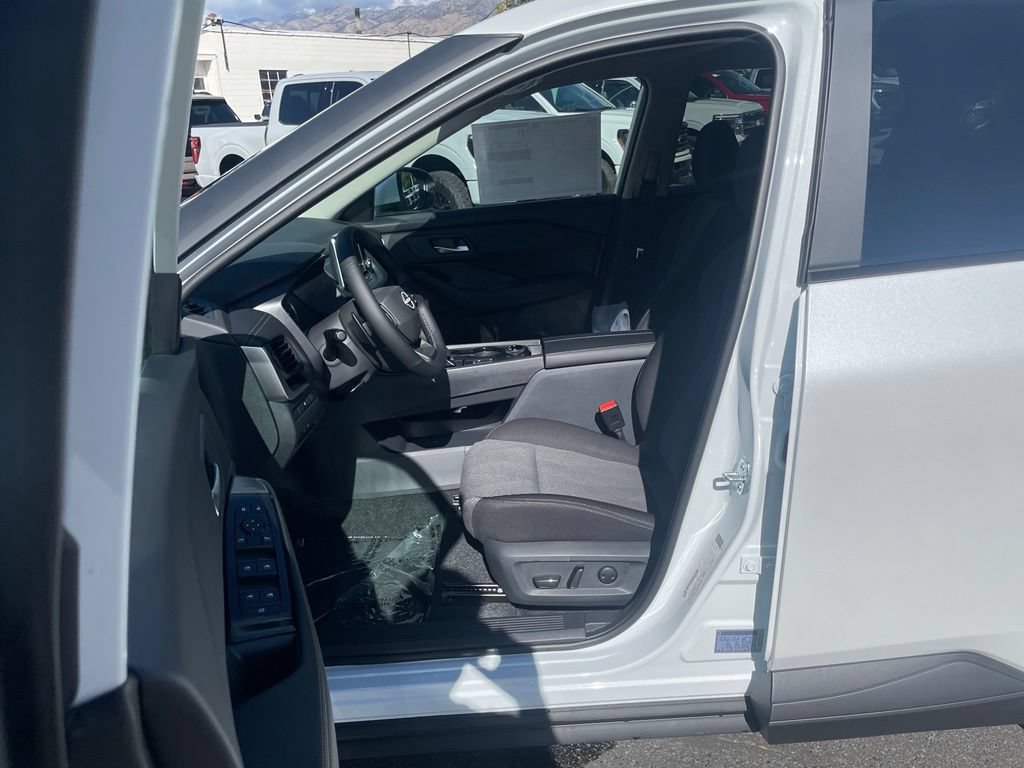 New 2026 Nissan Rogue SV AWD/4WD image 10