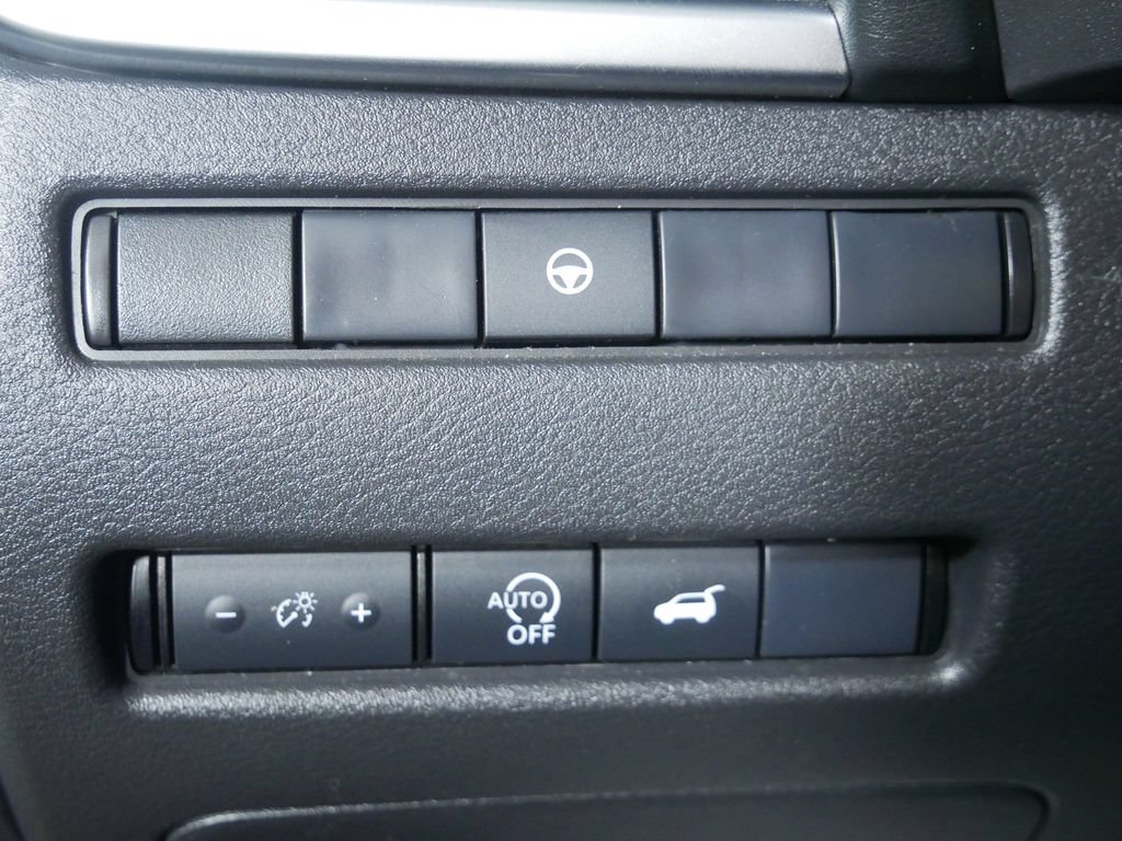 Used 2025 Nissan Rogue SV AWD/4WD image 24