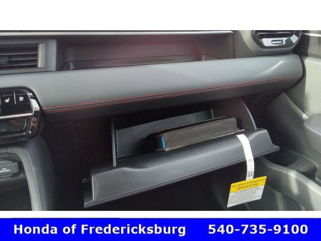 Certified 2025 Honda Pilot Black Edition image 24