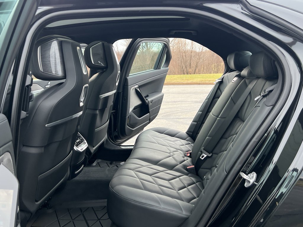 Used 2023 BMW 760i xDrive image 38